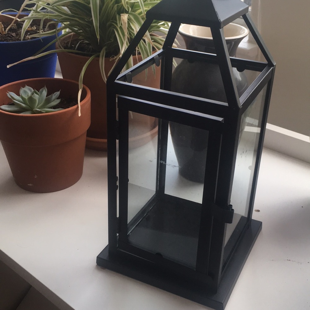 4 black lanterns